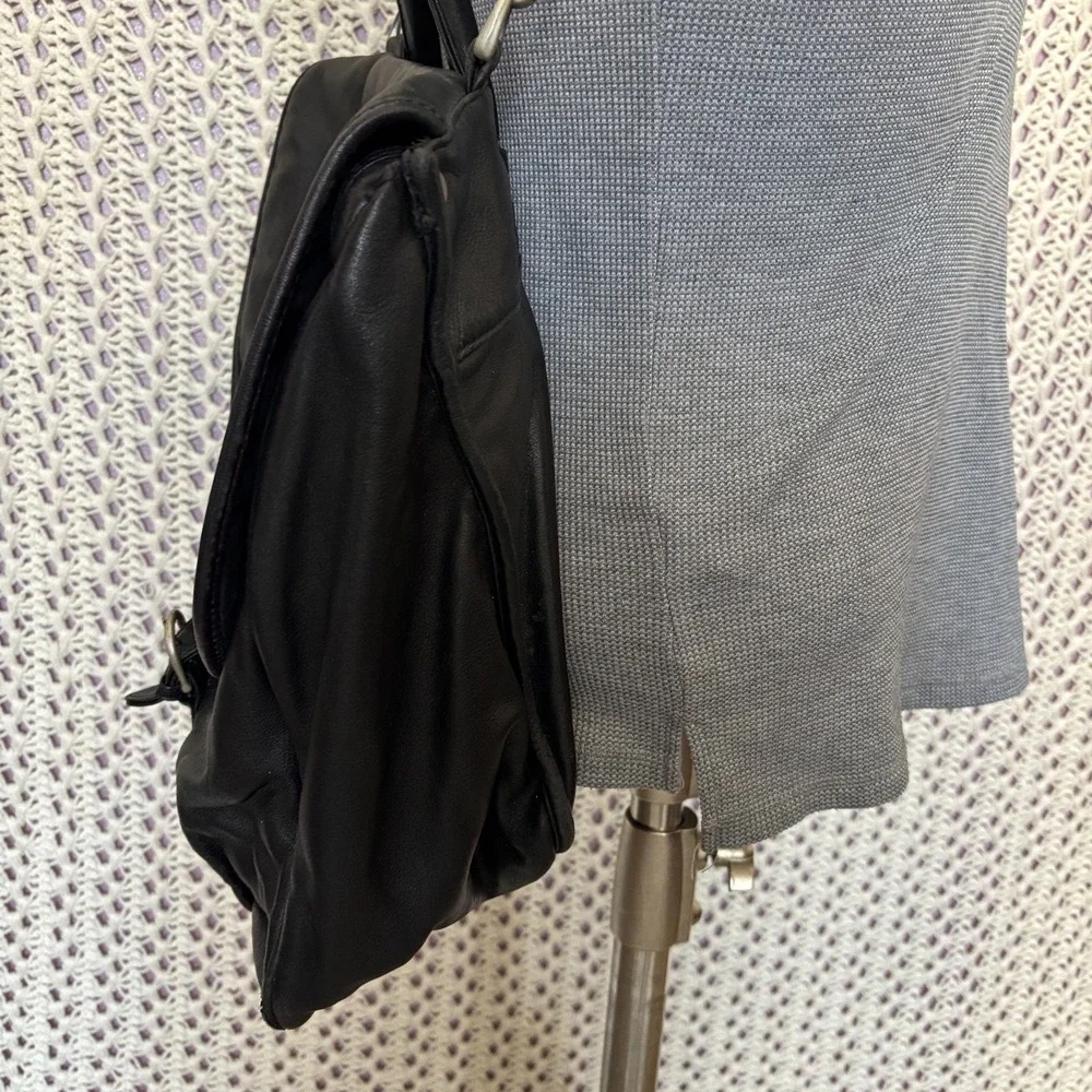 Kenneth Cole‎ Reaction Leather Messenger Bags Flap-Over Closure SZ 15X12 Black